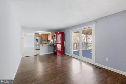 Living - 6410 Killarney St, Clinton, MD 20735 photo 2 of 7