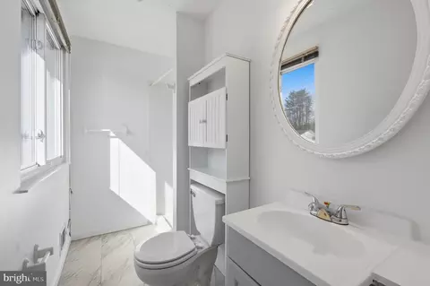 Bath - 6410 Killarney St, Clinton, MD 20735 photo 3 of 4