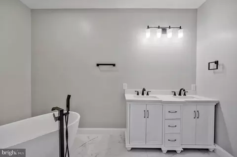 Bath - 9208 4th St, Lanham, MD 20706 photo 5 of 7