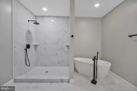 Bath - 9208 4th St, Lanham, MD 20706 photo 6 of 7