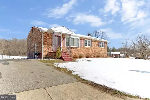 9012 Phyllis Dr, Clinton, MD 20735