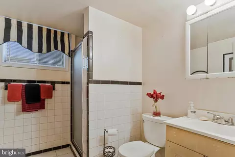 Bath - 9012 Phyllis Dr, Clinton, MD 20735 photo 2 of 2