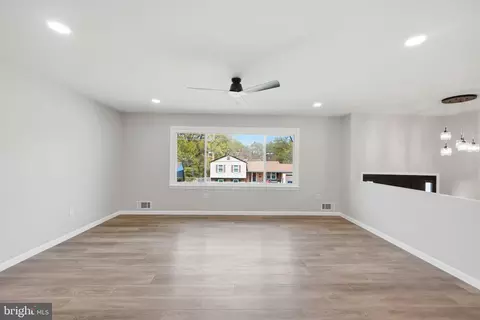 7109 Lois Ln, Lanham, MD 20706 photo 8