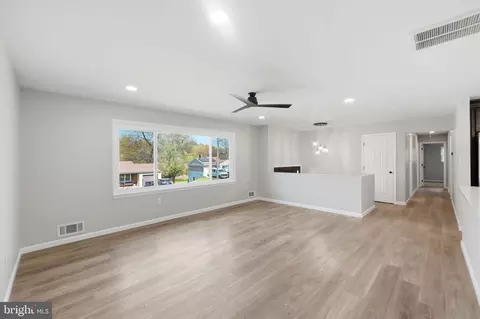 7109 Lois Ln, Lanham, MD 20706 photo 9