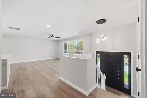 7109 Lois Ln, Lanham, MD 20706 photo 6