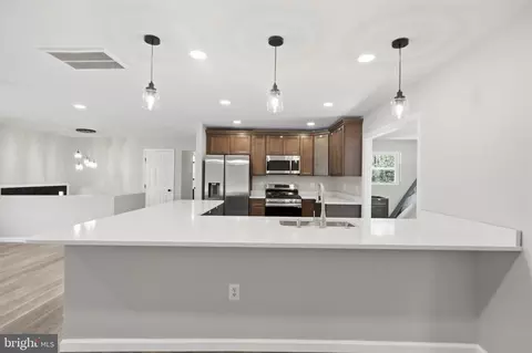7109 Lois Ln, Lanham, MD 20706 photo 12