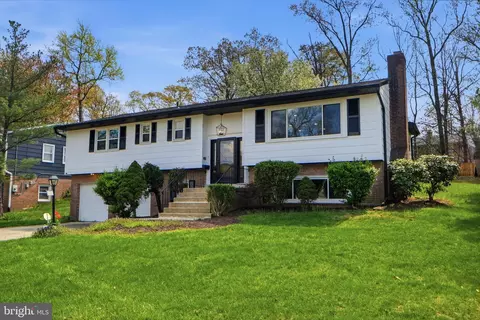 7109 Lois Ln, Lanham, MD 20706 photo 4