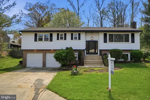 7109 Lois Ln, Lanham, MD 20706 photo 3