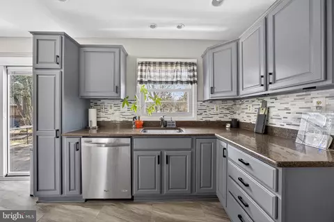 12402 Sarah Ln, Bowie, MD 20715