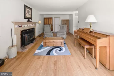 Living - 15702 Appleton Ct, Bowie, MD 20716 photo 2 of 4