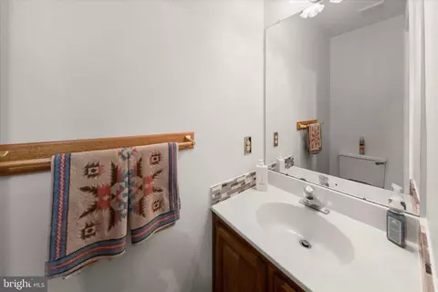 Bath - 15702 Appleton Ct, Bowie, MD 20716 photo 1 of 4