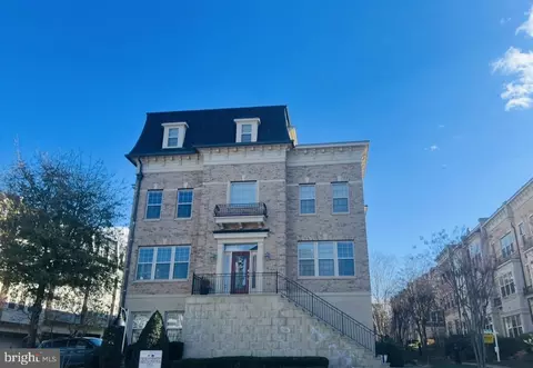 601 Sprintsail Way #64, Oxon Hill, MD 20745