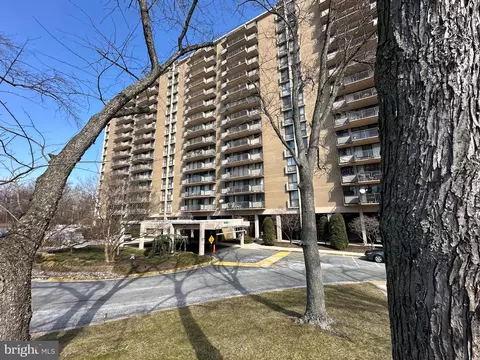 6100 Westchester Park Dr #408, College Park, MD 20740