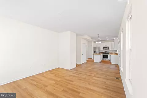 Living - 9602 Stuart Ln, Clinton, MD 20735 photo 4 of 5