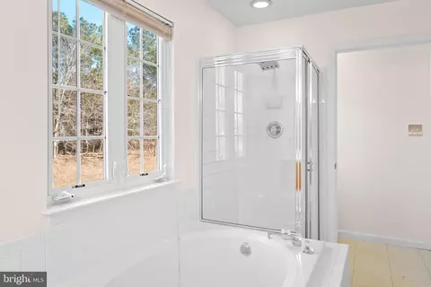 Bath - 9602 Stuart Ln, Clinton, MD 20735 photo 5 of 5