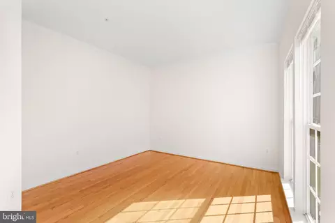 Living - 9602 Stuart Ln, Clinton, MD 20735 photo 2 of 5