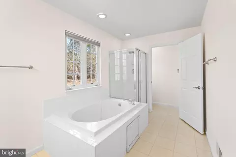 Bath - 9602 Stuart Ln, Clinton, MD 20735 photo 3 of 5