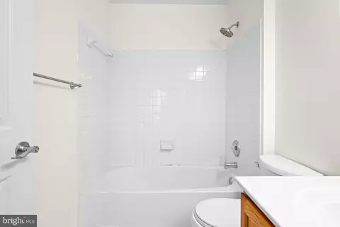 Bath - 9602 Stuart Ln, Clinton, MD 20735 photo 2 of 5