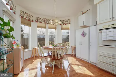 Kitchen - 7407 Shadow Park Ct, Laurel, MD 20707 photo 6 of 7