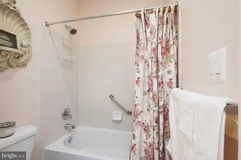 Bath - 7407 Shadow Park Ct, Laurel, MD 20707 photo 2 of 6