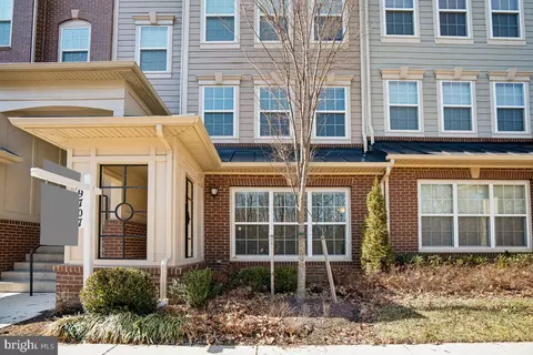9707 Vang Dr, Lanham, MD 20706