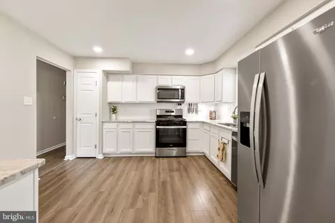 Kitchen - 6818 Groveton Dr, Clinton, MD 20735 photo 4 of 4