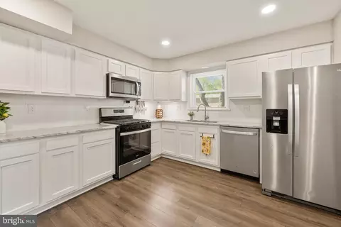 Kitchen - 6818 Groveton Dr, Clinton, MD 20735 photo 2 of 4