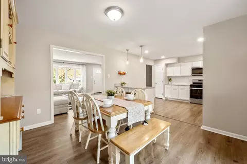 Entry Way - 6818 Groveton Dr, Clinton, MD 20735 photo 1 of 1
