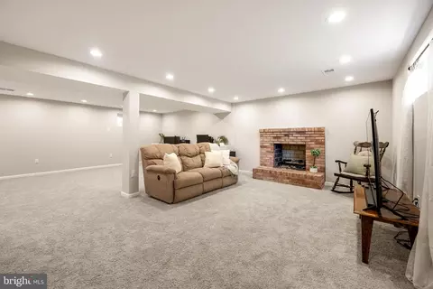 Living - 6818 Groveton Dr, Clinton, MD 20735 photo 2 of 2