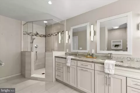 Bath - 14215 Summit Ln, Laurel, MD 20708 photo 3 of 7