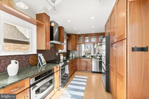 Kitchen - 14215 Summit Ln, Laurel, MD 20708 photo 5 of 7