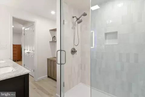Bath - 14215 Summit Ln, Laurel, MD 20708 photo 6 of 7