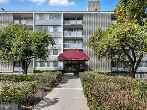 1828 Metzerott Rd #405, Hyattsville, MD 20783