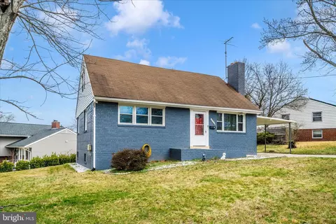 8300 Larchwood St, Hyattsville, MD 20784