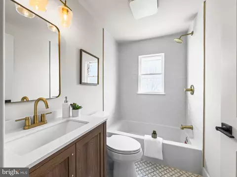 Bath - 4633 Eastern Ave, Mount Rainier, MD 20712 photo 2 of 2
