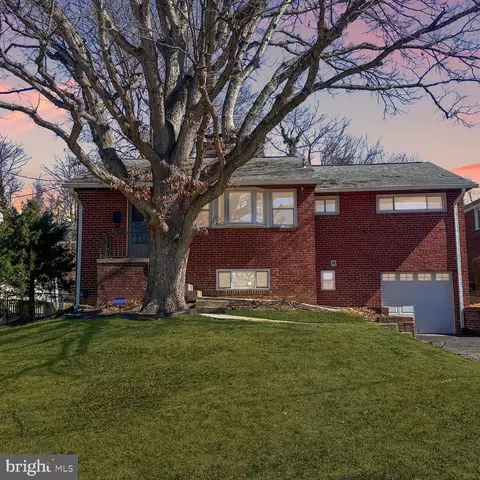 5820 Woodland Dr, Oxon Hill, MD 20745