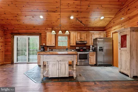 Kitchen - 18304 Cedarville Rd, Brandywine, MD 20613 photo 2 of 3