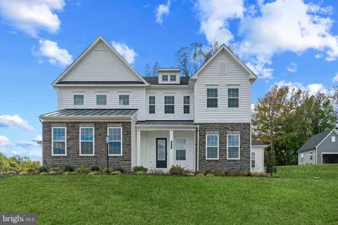 16500 Golden Crown Dr, Marlboro, MD 20774