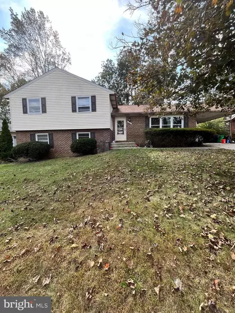 12709 Whiteholm Dr, Marlboro, MD 20774