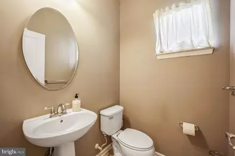 Entry Way - 7208 Cherry Ln, Laurel, MD 20707 photo 5 of 7