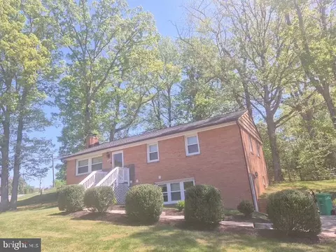 7500 Harrison Ln, Temple Hills, MD 20748