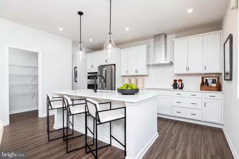 Kitchen - 13902 Ejay Dr, Brandywine, MD 20613 photo 4 of 6