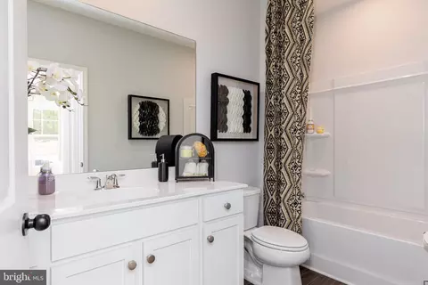 Bath - 13902 Ejay Dr, Brandywine, MD 20613 photo 4 of 4