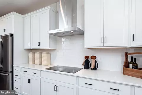 Kitchen - 13902 Ejay Dr, Brandywine, MD 20613 photo 2 of 6