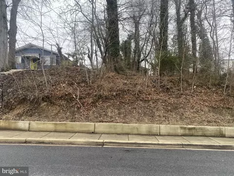 422 Nova Ave, Capitol Heights, MD 20743 photo 3