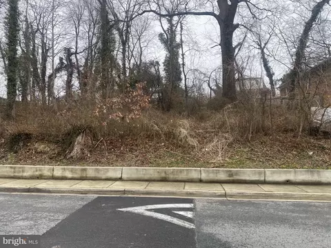 422 Nova Ave, Capitol Heights, MD 20743 photo 2