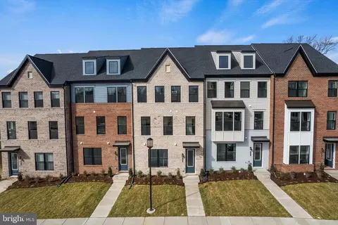 3000 Early Harvest Ave, Marlboro, MD 20774