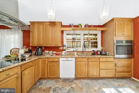 Kitchen - 16706 Cedarforest Rd, Brandywine, MD 20613 photo 2 of 3
