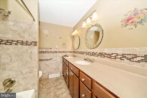 Bath - 16706 Cedarforest Rd, Brandywine, MD 20613 photo 2 of 3
