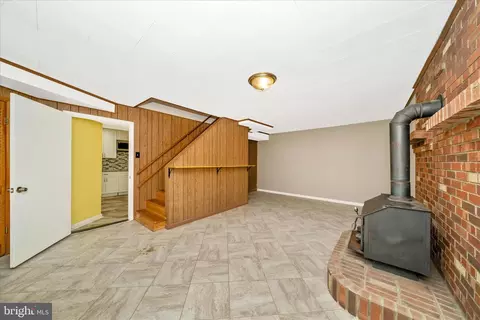 Living - 16706 Cedarforest Rd, Brandywine, MD 20613 photo 2 of 2